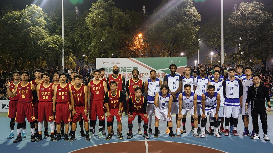 长安镇第三届“OPT-008PG国际杯”男子篮球果真赛决赛前两队合影